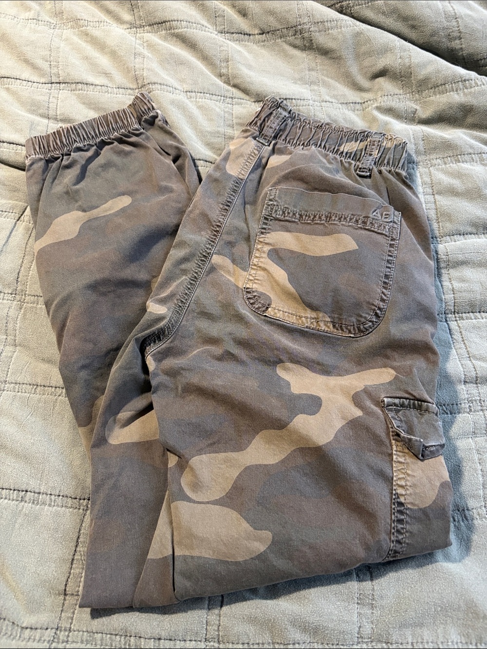 American Eagle Outfitters Women's Camo Jogger Pants in Gray and Tan
